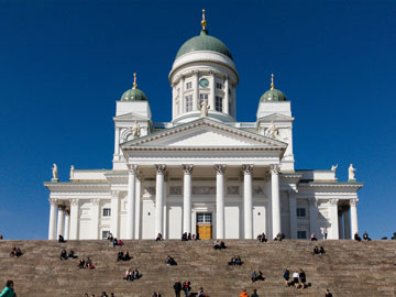 Helsingin tuomiokirkko Senaatintorilta päin kuvattuna